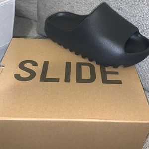 Never worn Yeezy slide